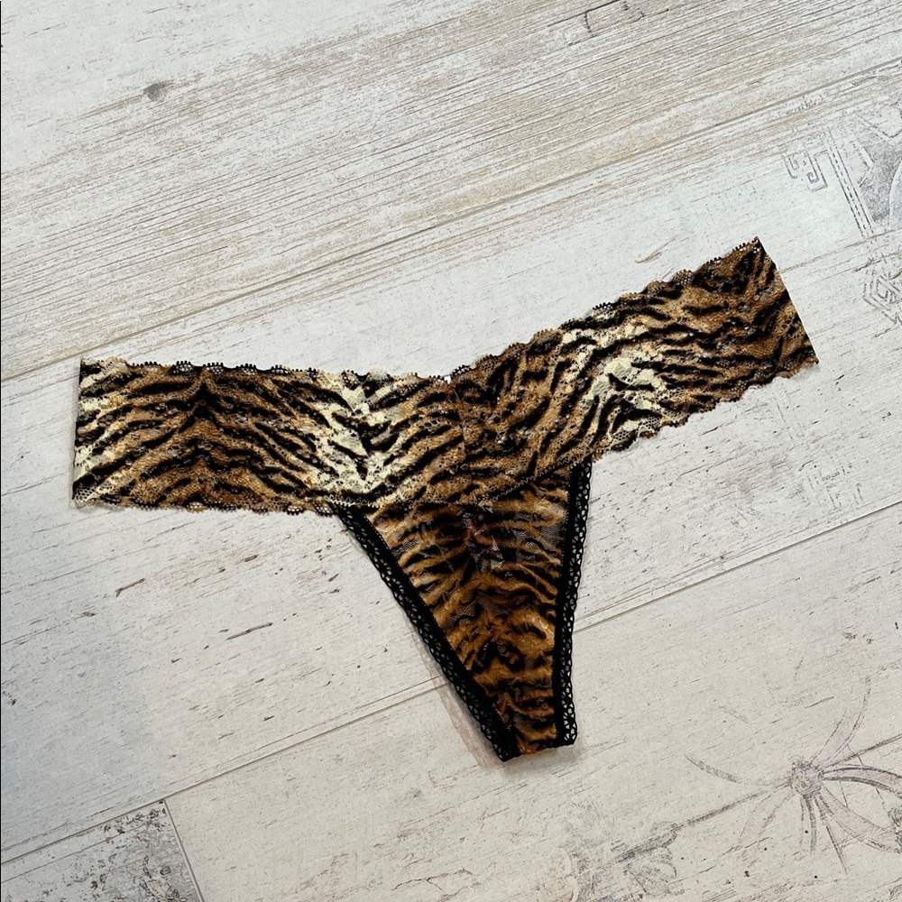 PINK Victoria's Secret Animal Print Lace Extra Low Rise Thong Panties Small